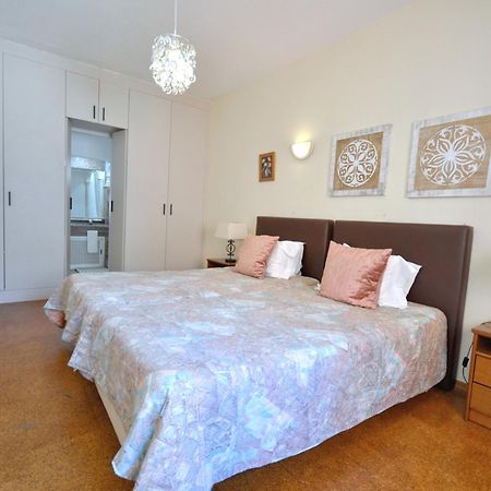 Walking Distance To The Centre - Snooker Table - Private Pool - 5 Bedrooms Quarteira Luaran gambar