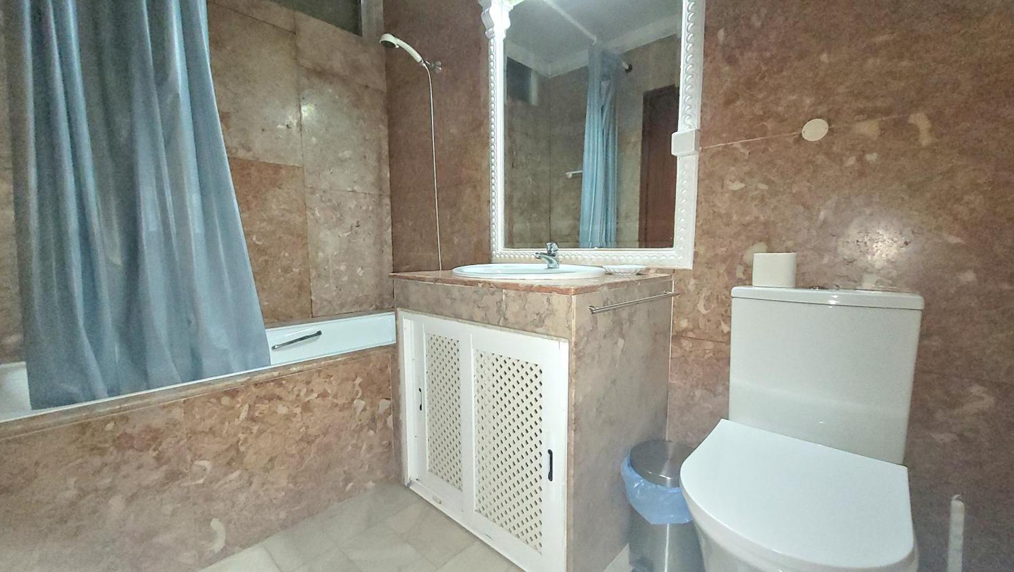 Walking Distance To The Centre - Snooker Table - Private Pool - 5 Bedrooms Quarteira Luaran gambar
