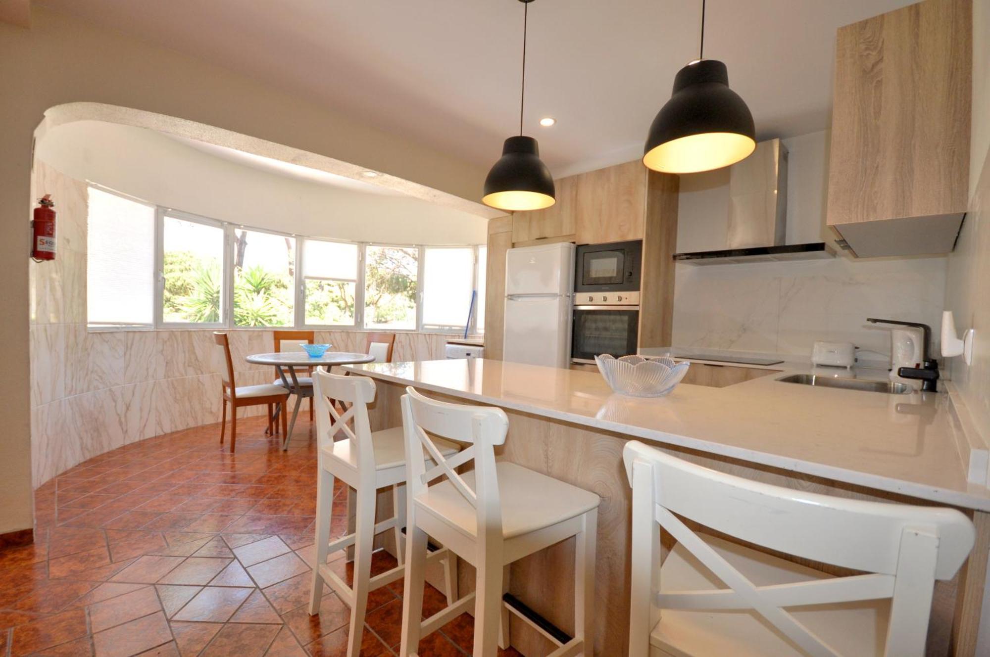 Walking Distance To The Centre - Snooker Table - Private Pool - 5 Bedrooms Quarteira Luaran gambar