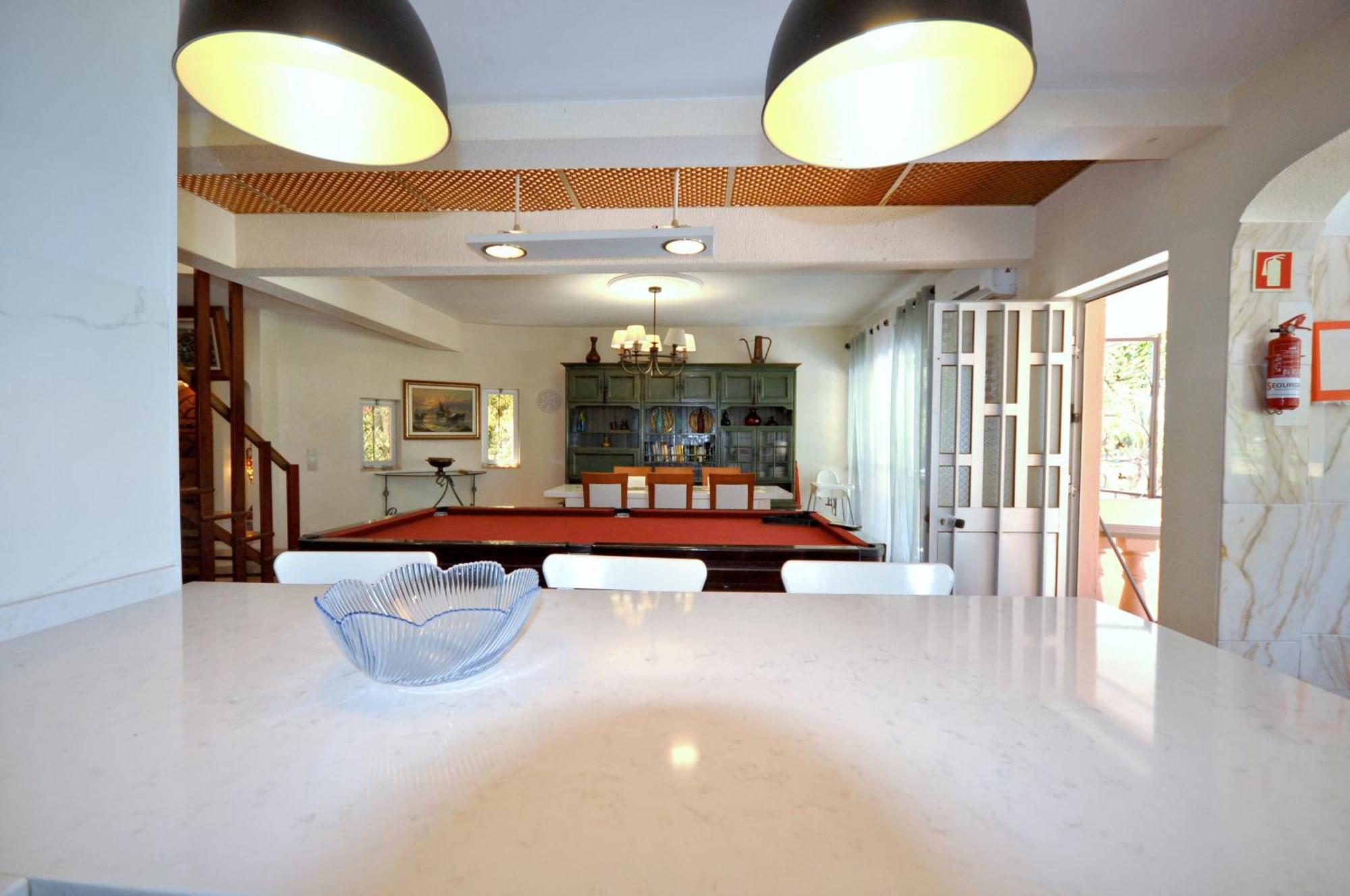 Walking Distance To The Centre - Snooker Table - Private Pool - 5 Bedrooms Quarteira Luaran gambar