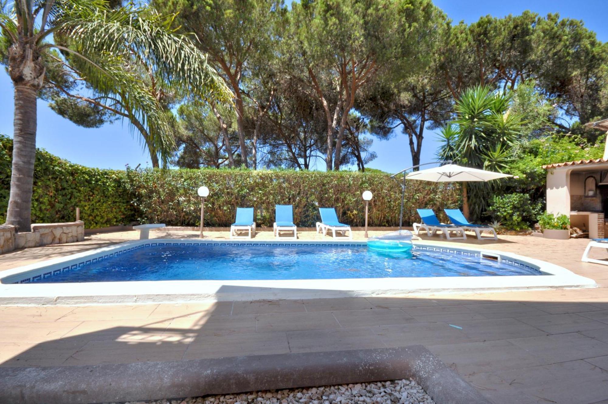Walking Distance To The Centre - Snooker Table - Private Pool - 5 Bedrooms Quarteira Luaran gambar
