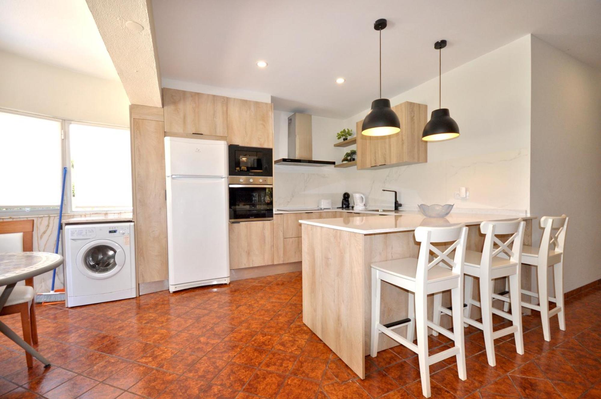 Walking Distance To The Centre - Snooker Table - Private Pool - 5 Bedrooms Quarteira Luaran gambar